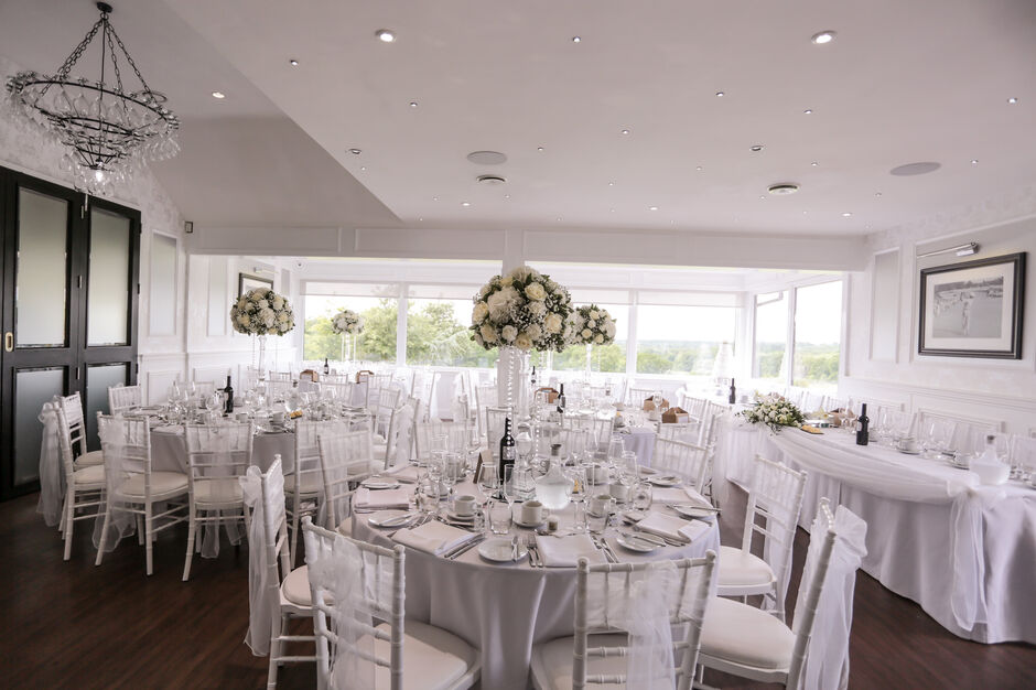Accommodate 120 wedding guests and a further 60 in the evening at Skylark Country Club in Fareham